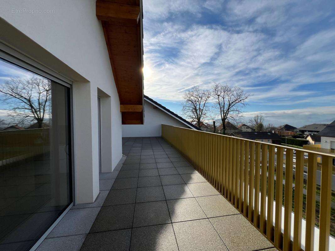 Appartement à SALES