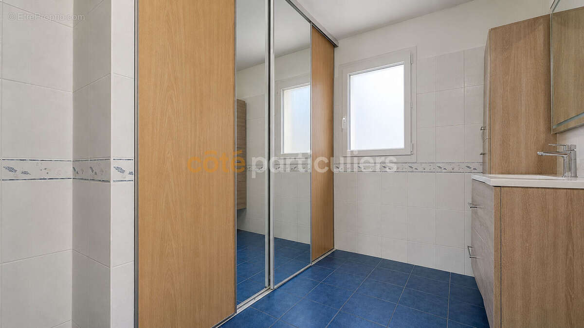 Sous compromis -- la roche-sur-yon -- quartier belle place -- maison 5 pieces -- 159 m2 -- jardin -- veranda - photo 16