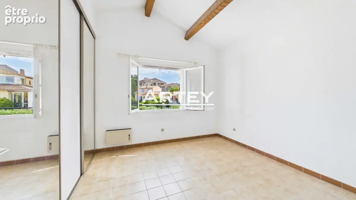 Appartement type 3 64 m2 proche port - 2 Chambres - 2 terrasses - Garage - photo 5