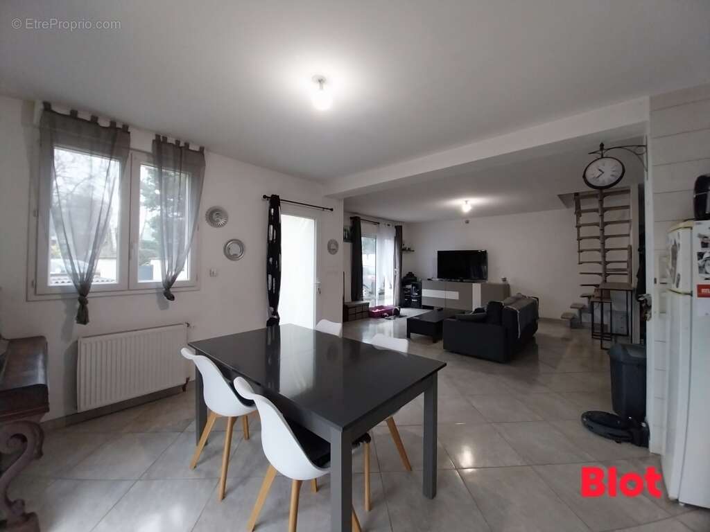 Maison à MINIAC-MORVAN