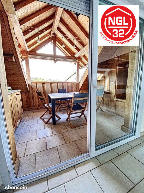 Appartement 98 m² à Mesigny  - photo 2