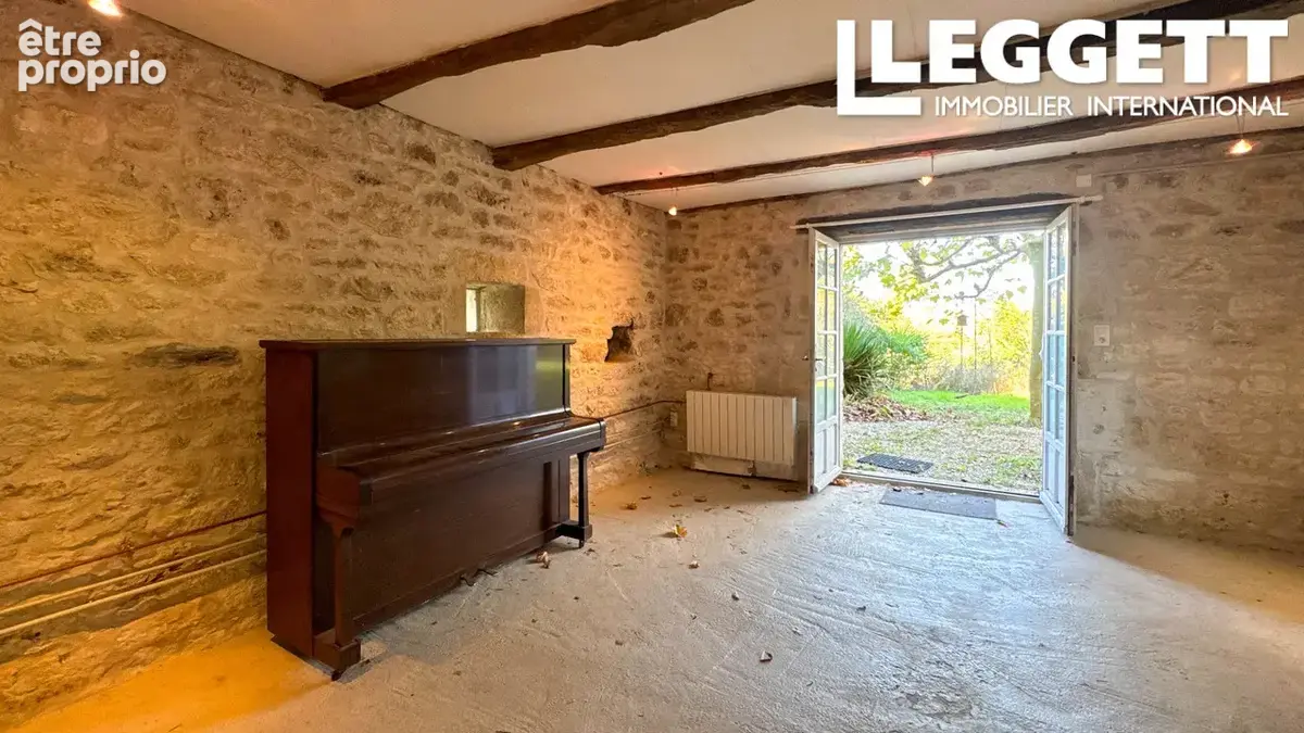 Charmante maison de village en pierre avec jardin secret, garage, belle vue et beaucoup de potentiel ! - photo 6