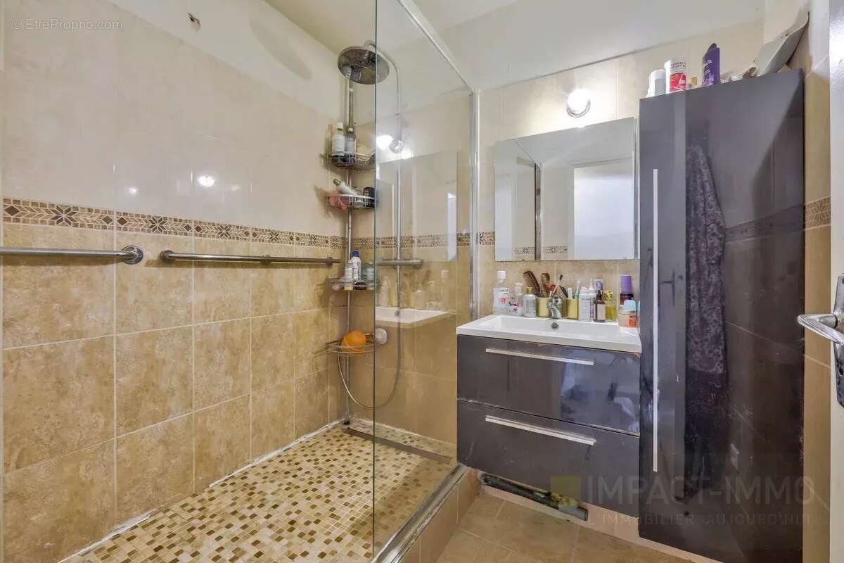 Appartement à COURBEVOIE
