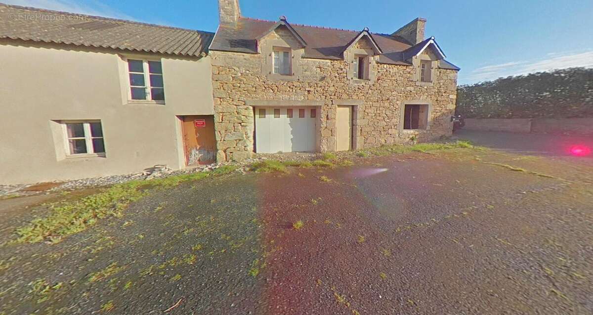 Maison à KERLOUAN