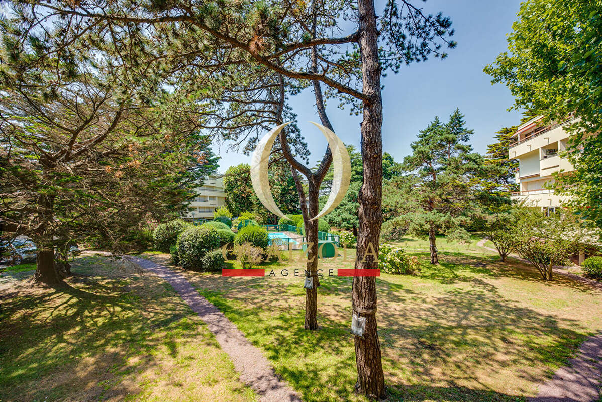 ANGLET - Appartement T2 avec terrasse, cave et piscine à proximité des plages. - photo 9