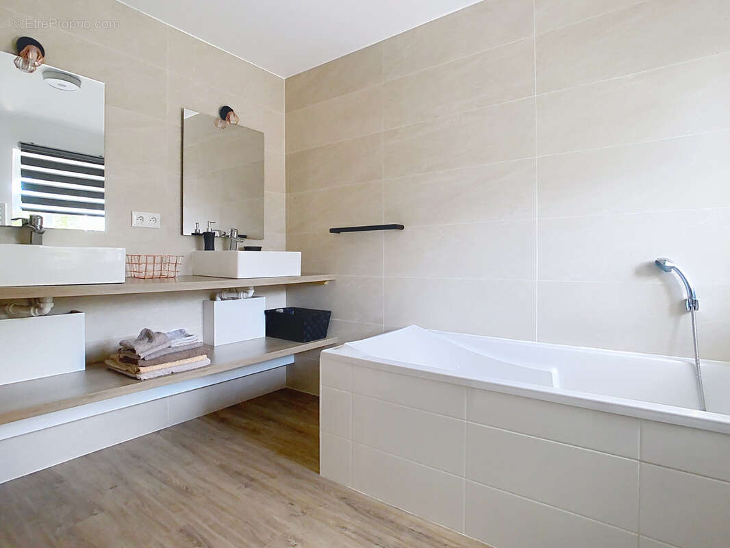 Maison à SAINTE-MARIE-DU-MONT