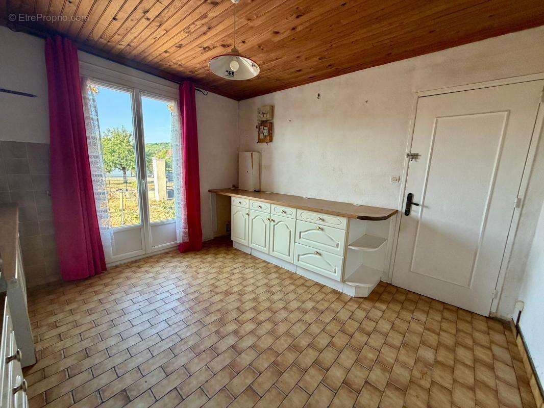 Maison de plain-pied à rénover avec jardin - Manzac-sur-Vern - photo 7