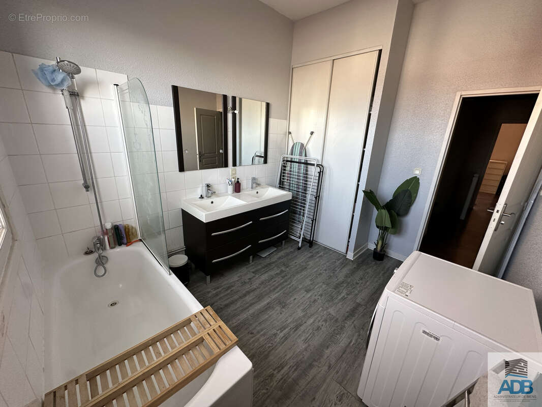 Appartement à LE COTEAU