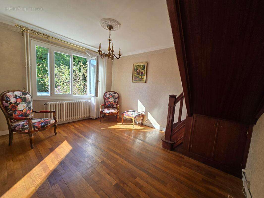 Maison à SAINTE-GENEVIEVE-DES-BOIS