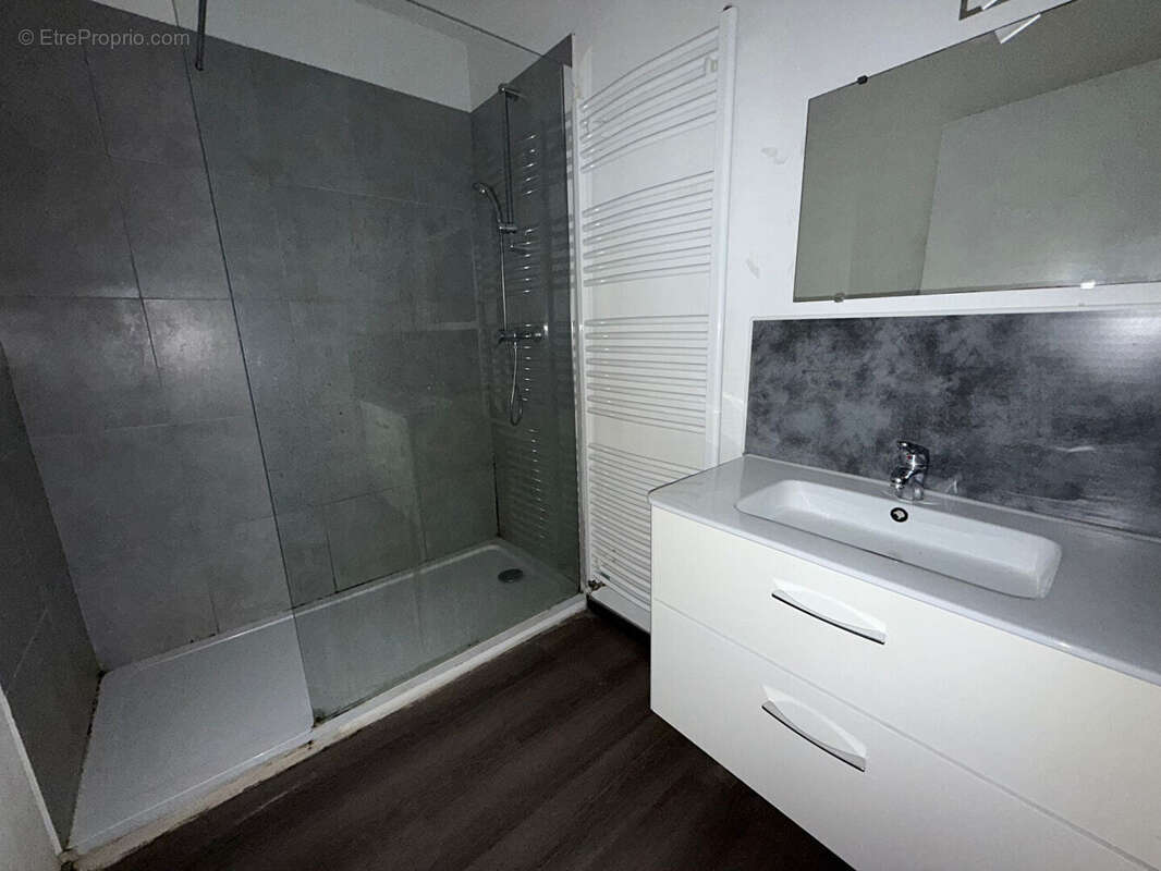 Appartement à RENAISON