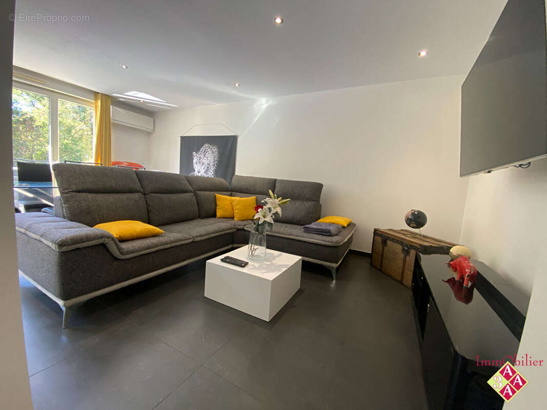 Appartement à SAINT-NAZAIRE-LES-EYMES