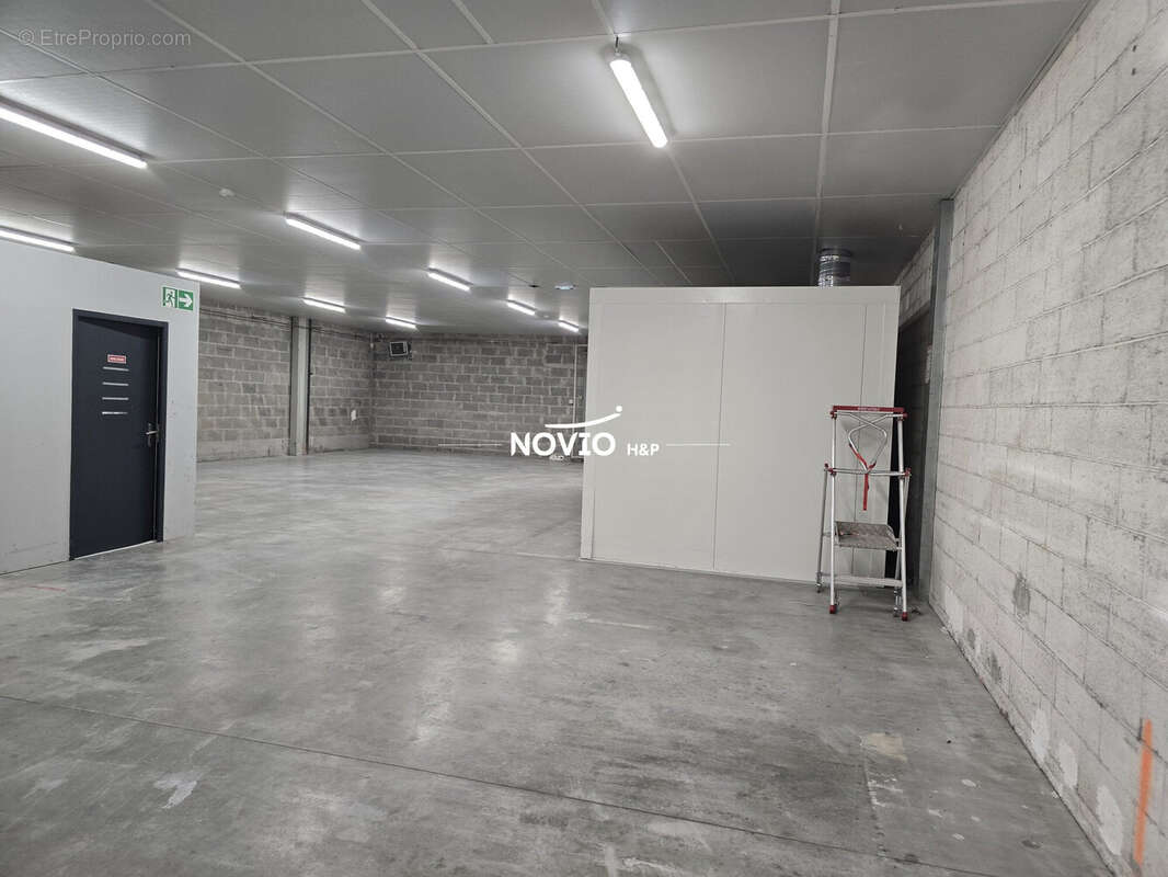 Commerce 1000 m² à Mirebeau  - photo 4