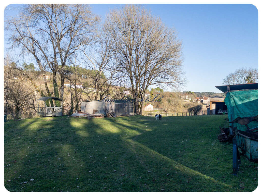 Maison à SAINT-GERMAIN-DU-SALEMBRE