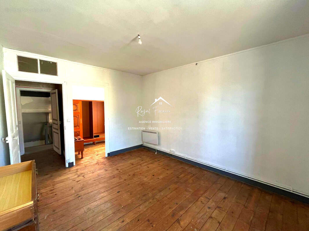 1 er chambre (maison) - Maison à BUXEUIL