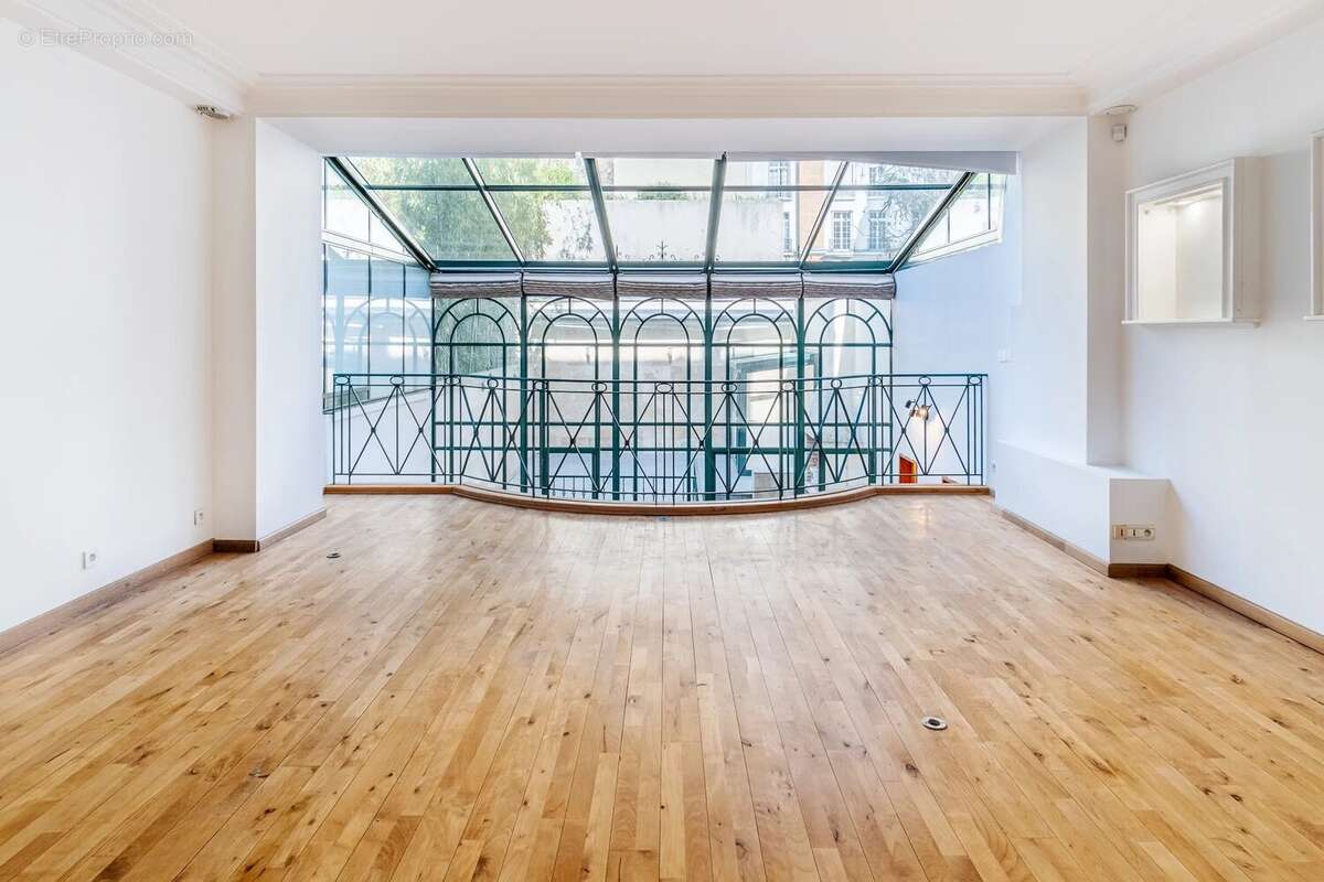 Appartement à PARIS-8E