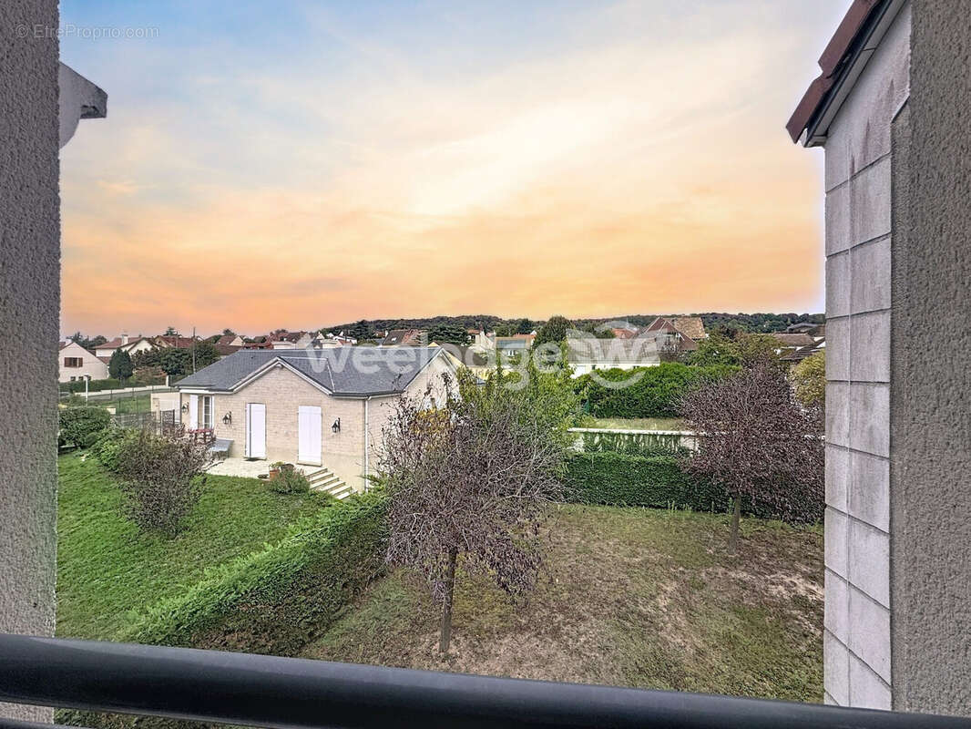Appartement à CHANTELOUP-LES-VIGNES