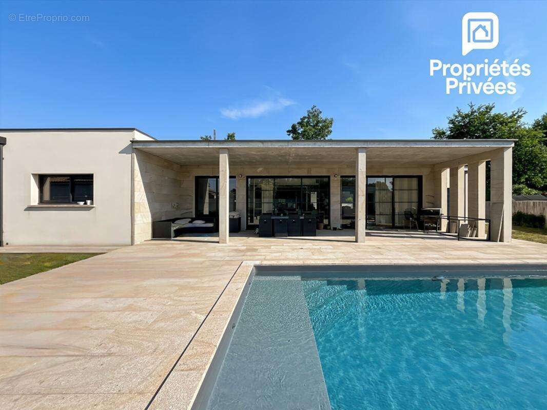 Maison contemporaine 150 m² avec piscine chauffée, garage et vaste pièce de vie de 70 m² - photo 17