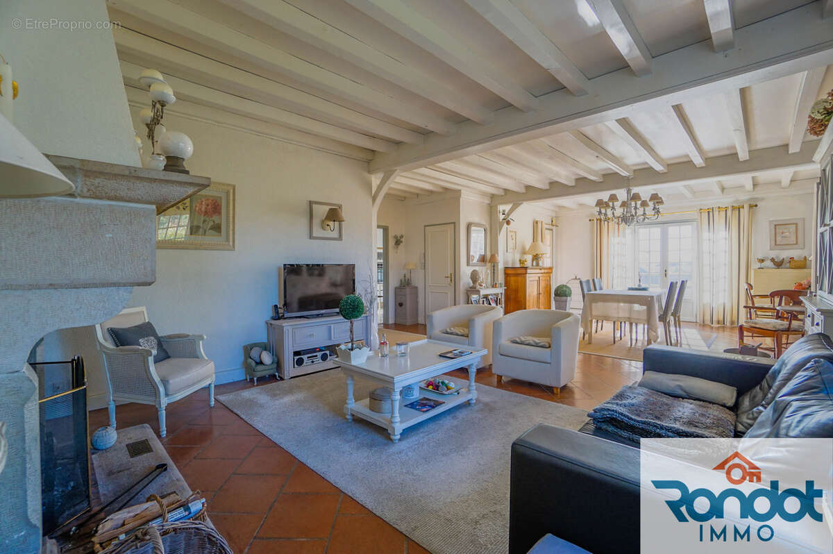 Maison à SAVIGNY-LE-SEC