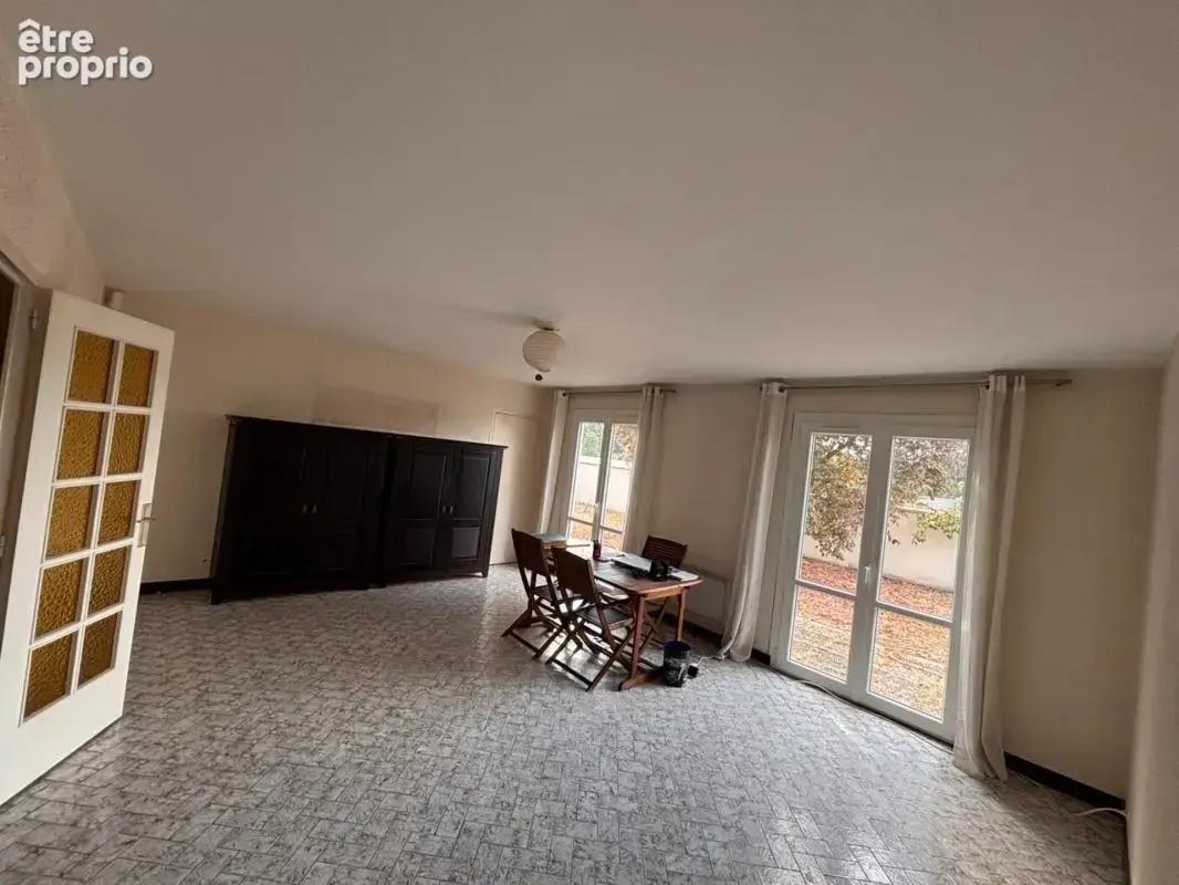 Maison familiale 217 m² de plain-pied – 5 chambres – piscine – terrain 1 845 m² – Antran - photo 8
