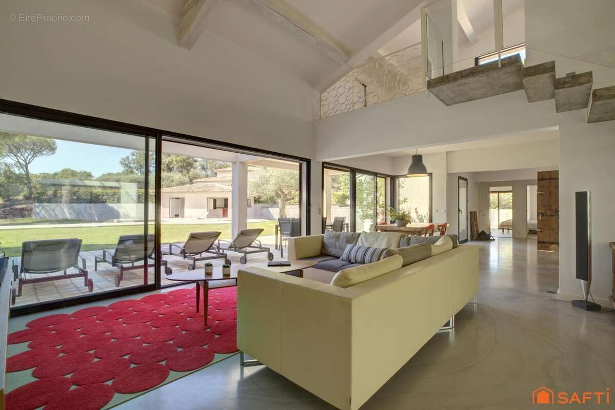 Photo 8 - Maison à ROQUEBRUNE-SUR-ARGENS