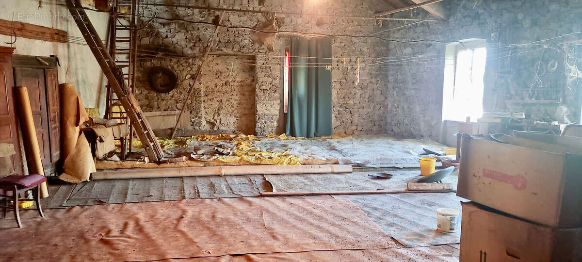 Maison à OLLIERGUES