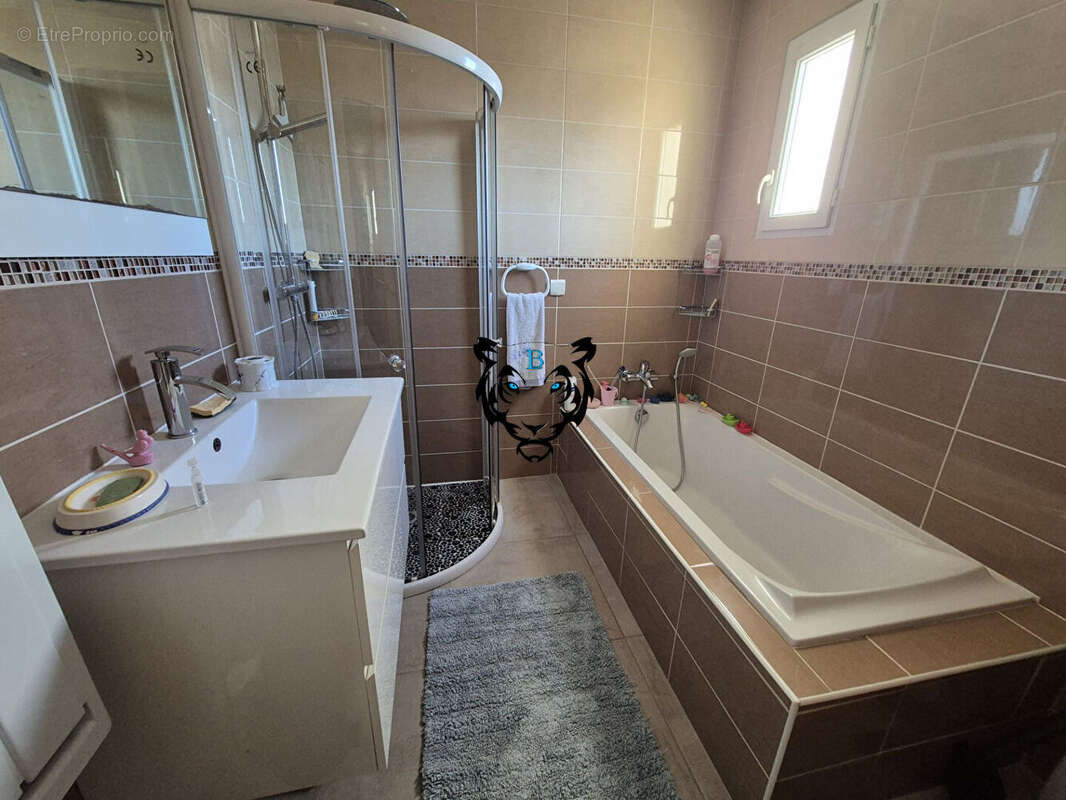 Maison à ROQUEBRUNE-SUR-ARGENS