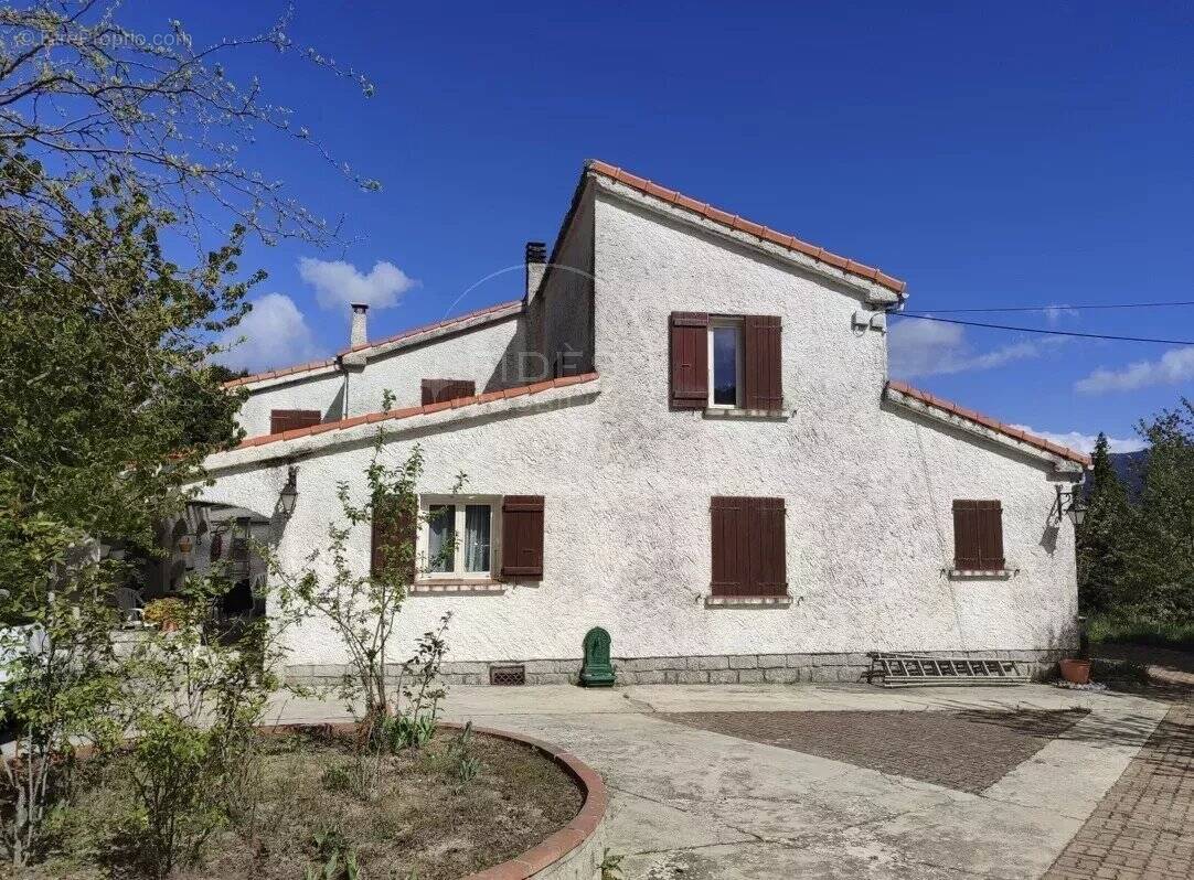 Appartement à LEVIE