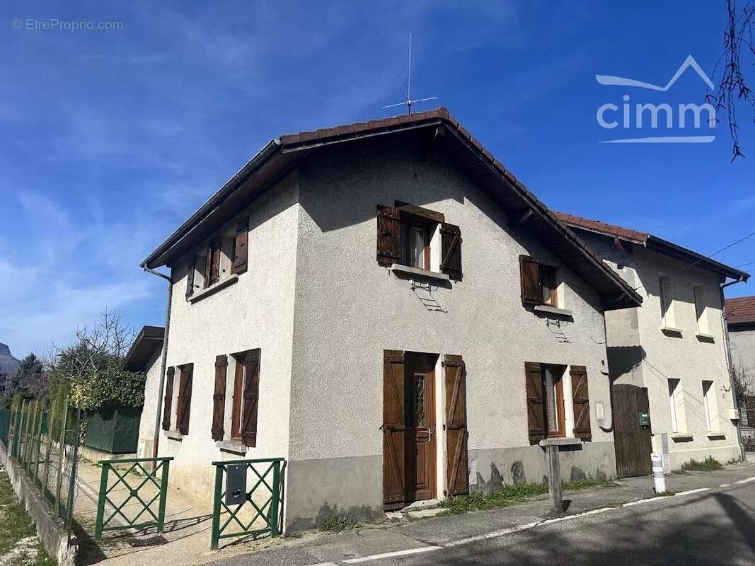 Maison à SAINT-EGREVE