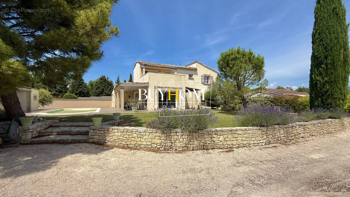 Maison à L'ISLE-SUR-LA-SORGUE