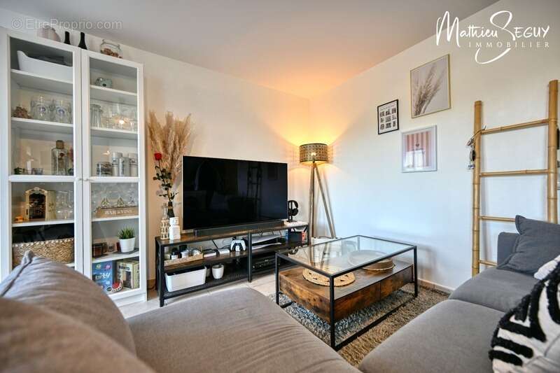 Appartement à COURZIEU
