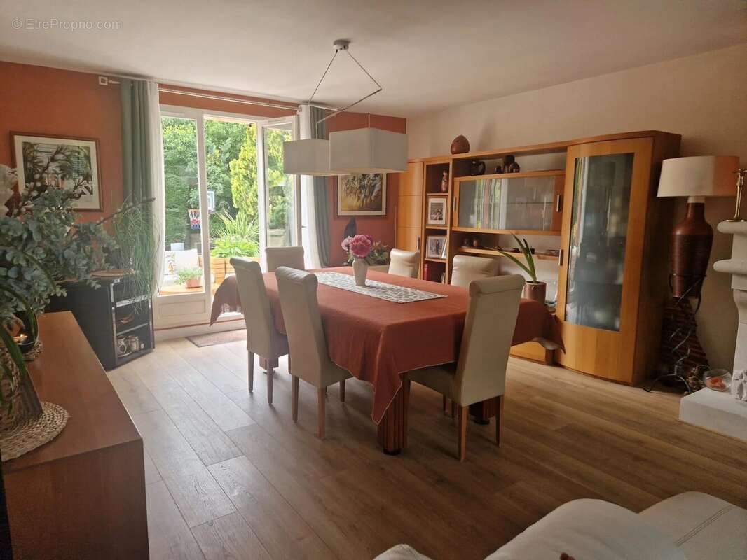 Maison à VOISINS-LE-BRETONNEUX
