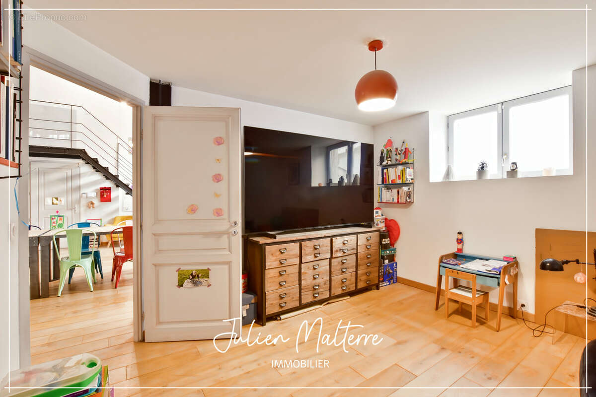 SAINT ETIENNE (42) - Exceptionnel LOFT de 165 m² avec 5 chambres et garage - Quartier Tréfilerie - photo 14