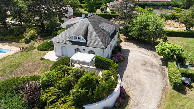 Maison à SAINT-BARTHELEMY-DE-VALS