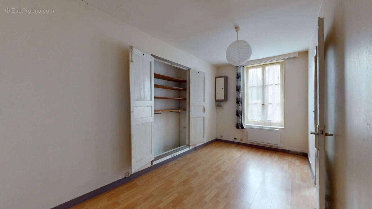 Appartement à BREUX-JOUY