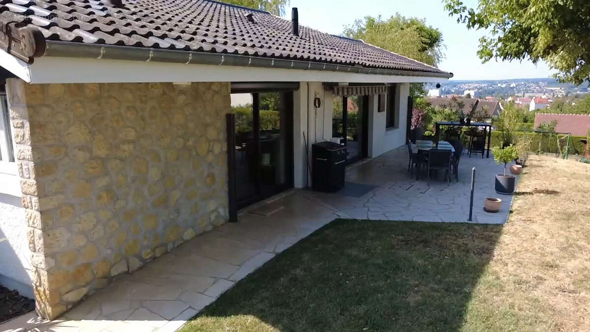 Creuzier-le-vieux, maison d'architecte avec vue imprenable - photo 5