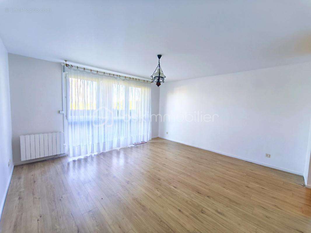 Appartement à THORIGNY-SUR-OREUSE