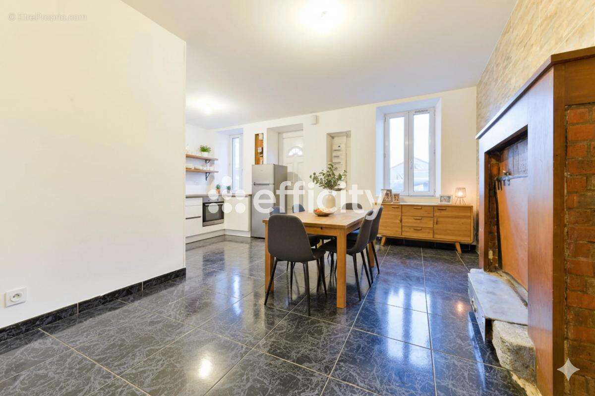 Maison à AIGREFEUILLE-SUR-MAINE