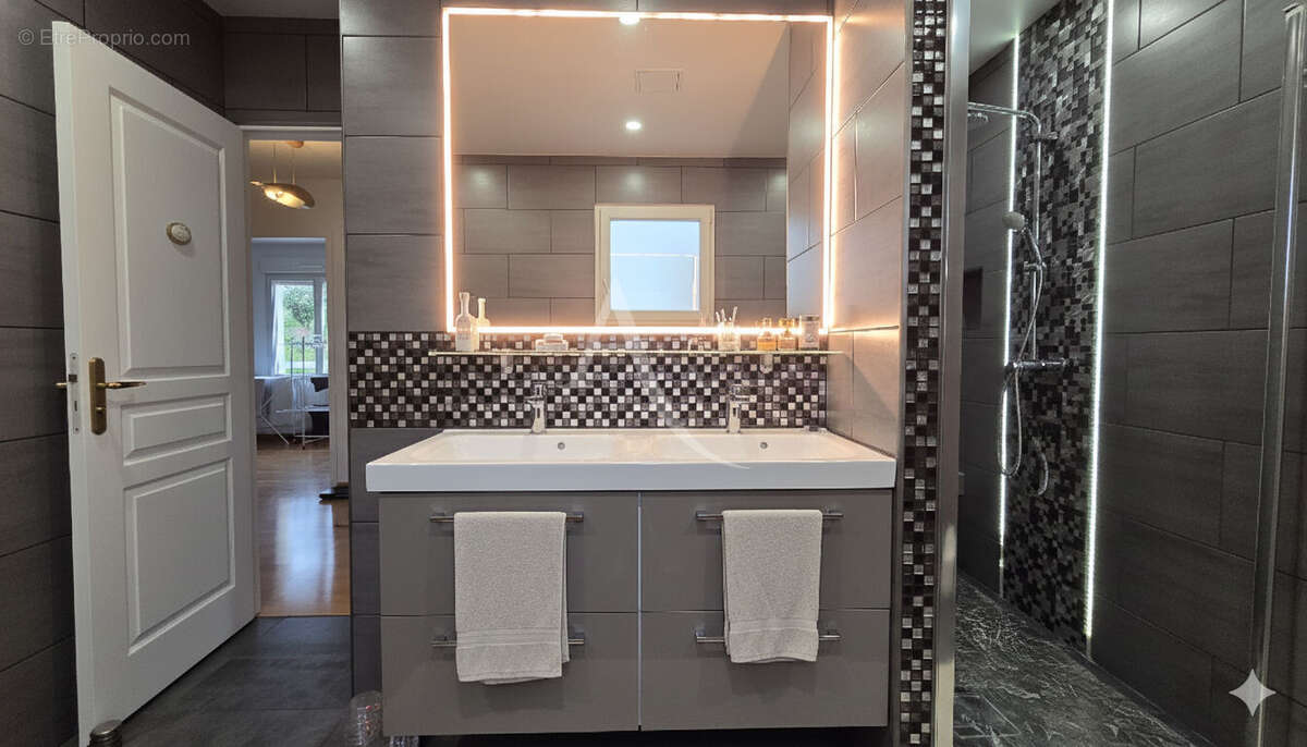 Maison à SAINT-THIBAULT-DES-VIGNES