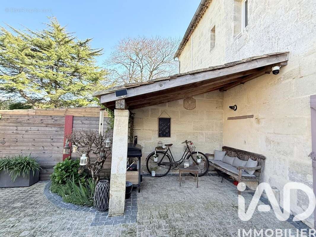 Maison 163 m² à Saint-Romain-La-Virvee  - photo 3