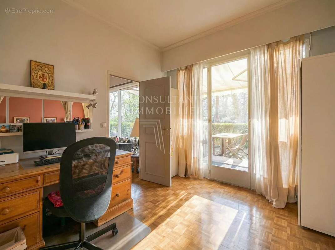Appartement à NEUILLY-SUR-SEINE