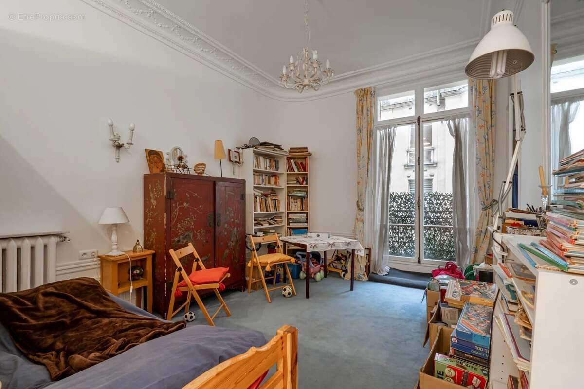 Appartement à NEUILLY-SUR-SEINE