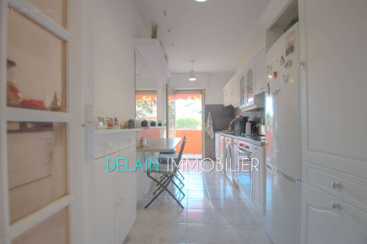 Appartement à SAINT-LAURENT-DU-VAR