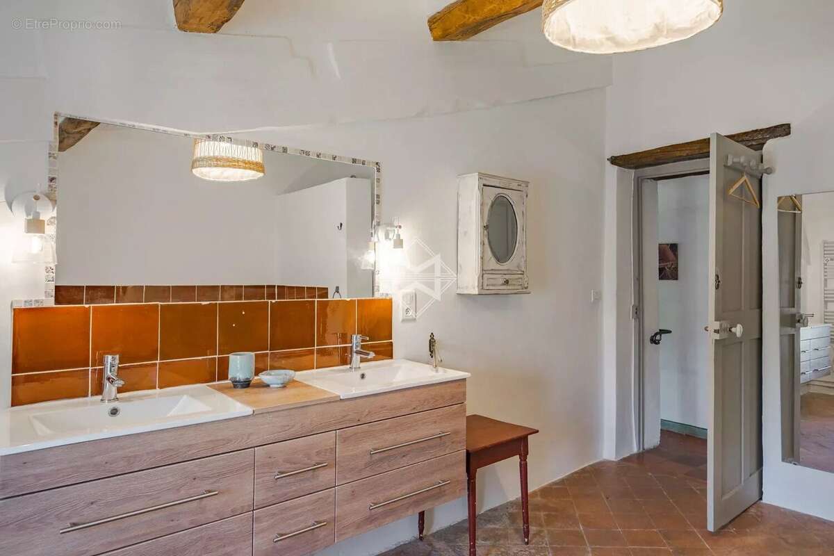 Maison à TOURRETTES