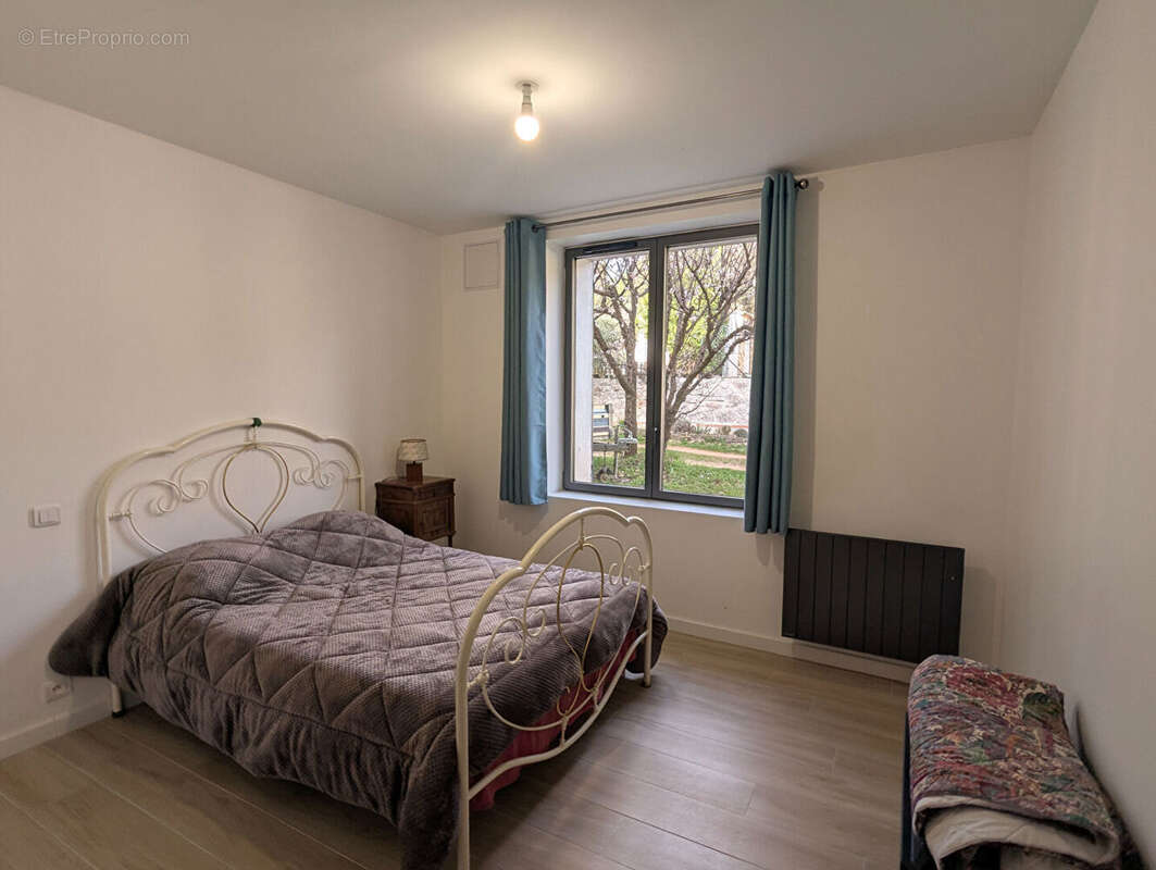 VILLECROZE, vaste bâtisse de 790 m² avec dépendances, garage et piscine - photo 10