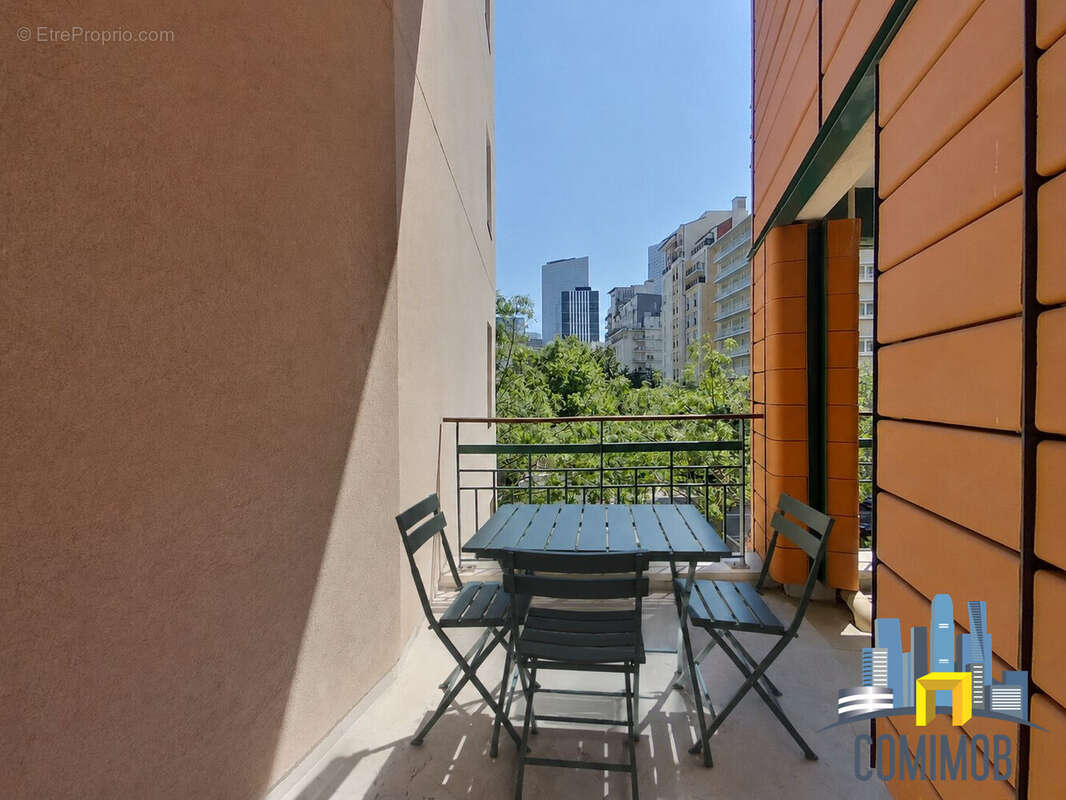 Appartement à COURBEVOIE