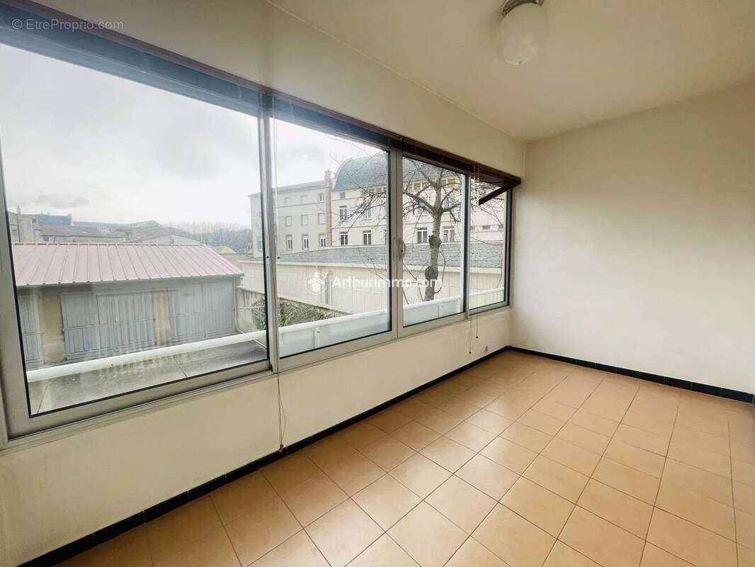 Vente Bureau-local Millau(12100) 195 000ï¿œ - photo 4
