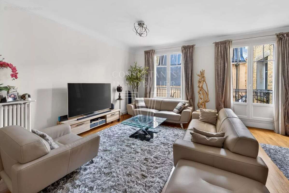 Appartement à PARIS-16E