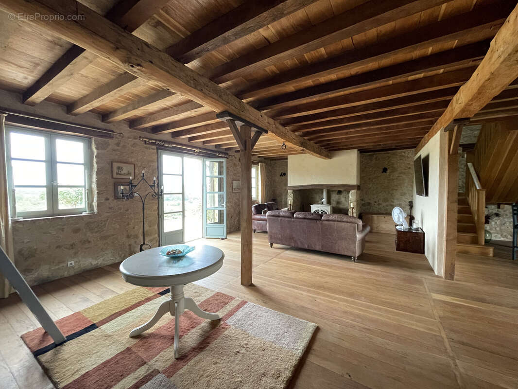 Maison Restaurée avec Goût, Gîte Indépendant, Piscine et Vue sur les Montagnes - photo 7