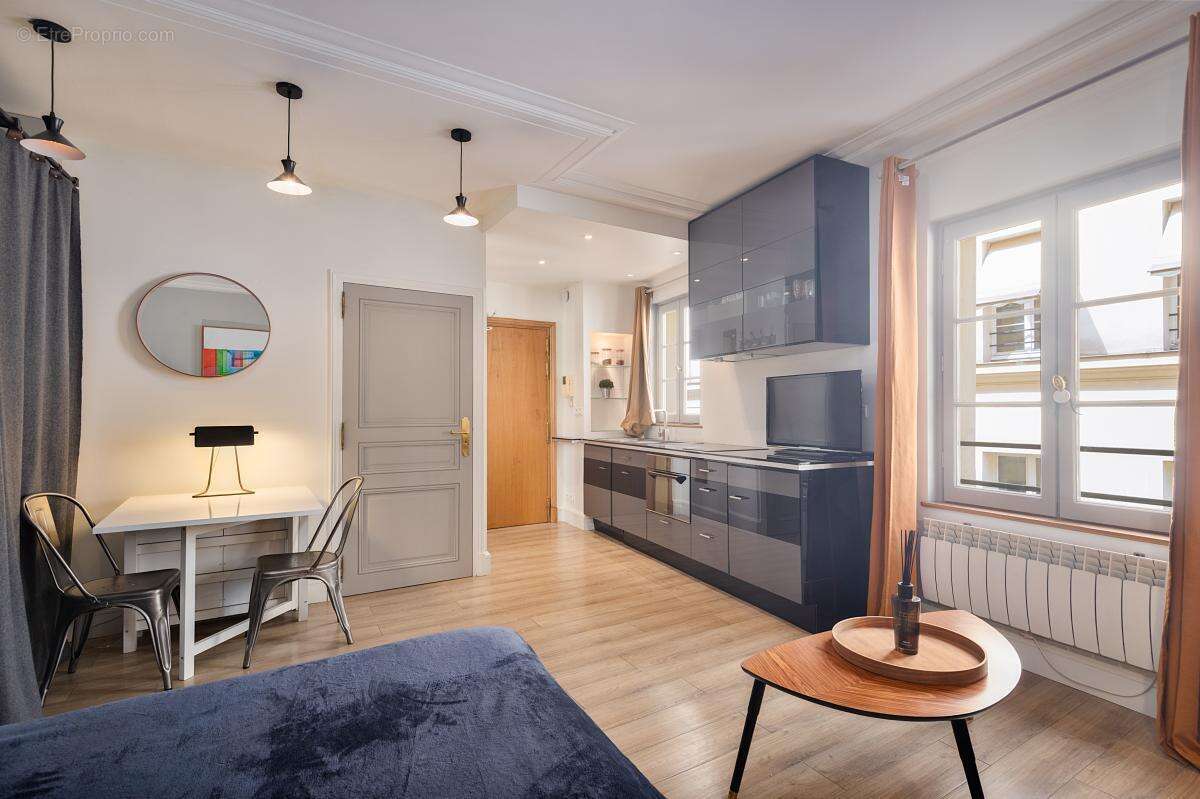 Appartement à PARIS-8E