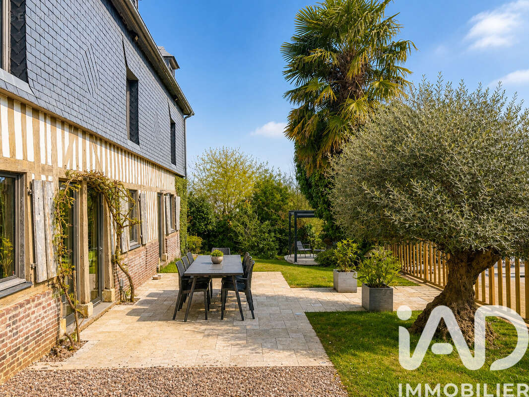 Maison 196 m² à Fourneville  - photo 2